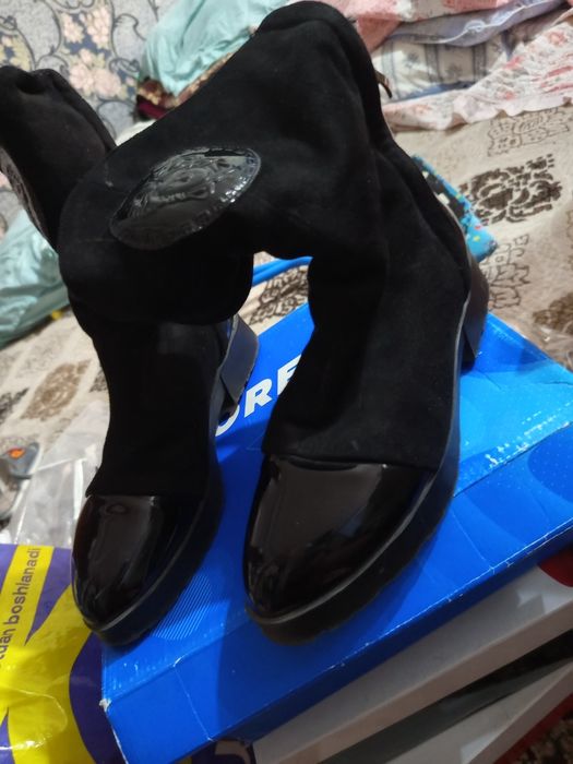 Oyoq kiyim va ko'yne sotiladi yengilariyam bor ichida umuman kiylmagan