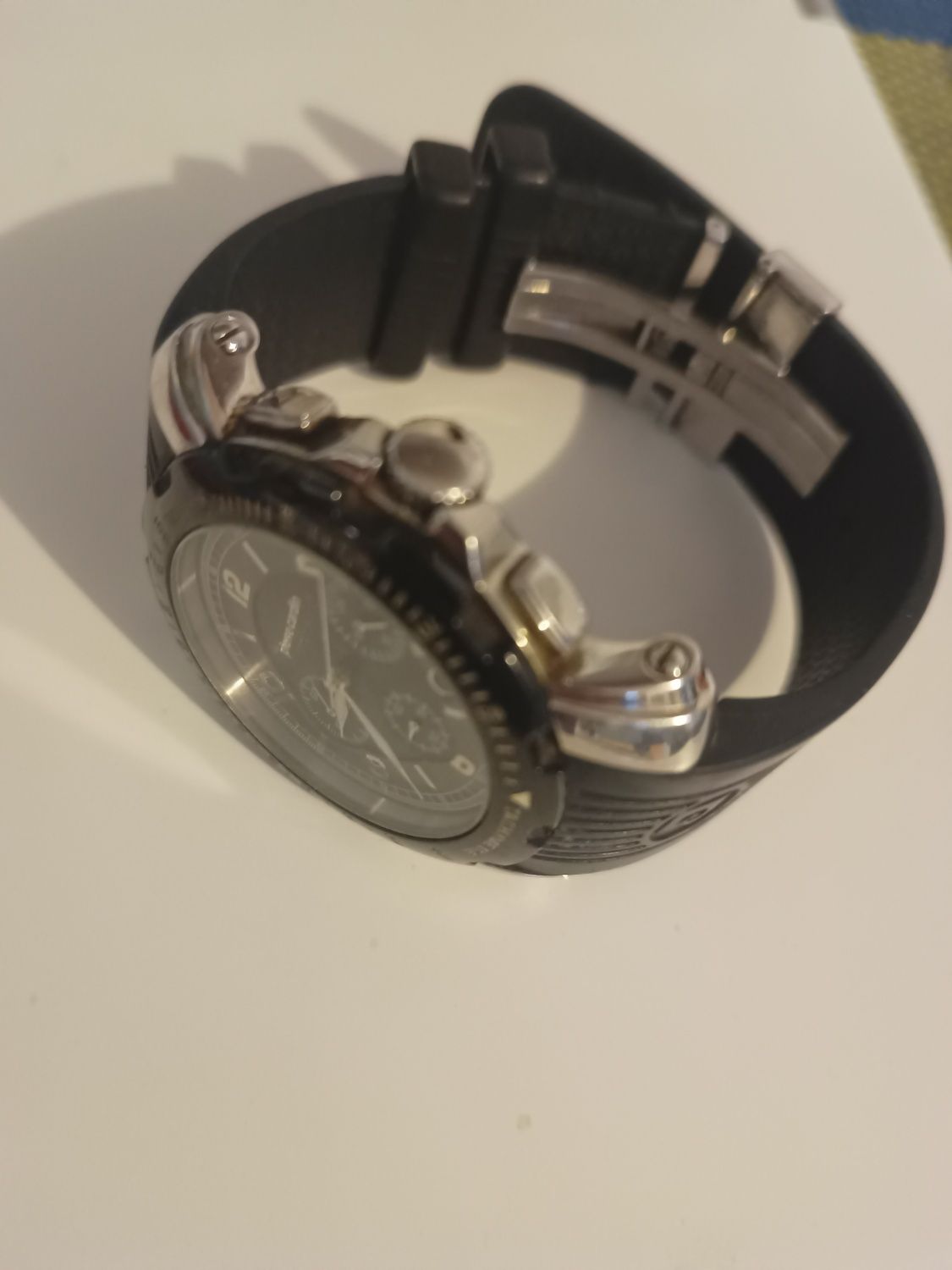 Продавам часовник Pierre Cardin