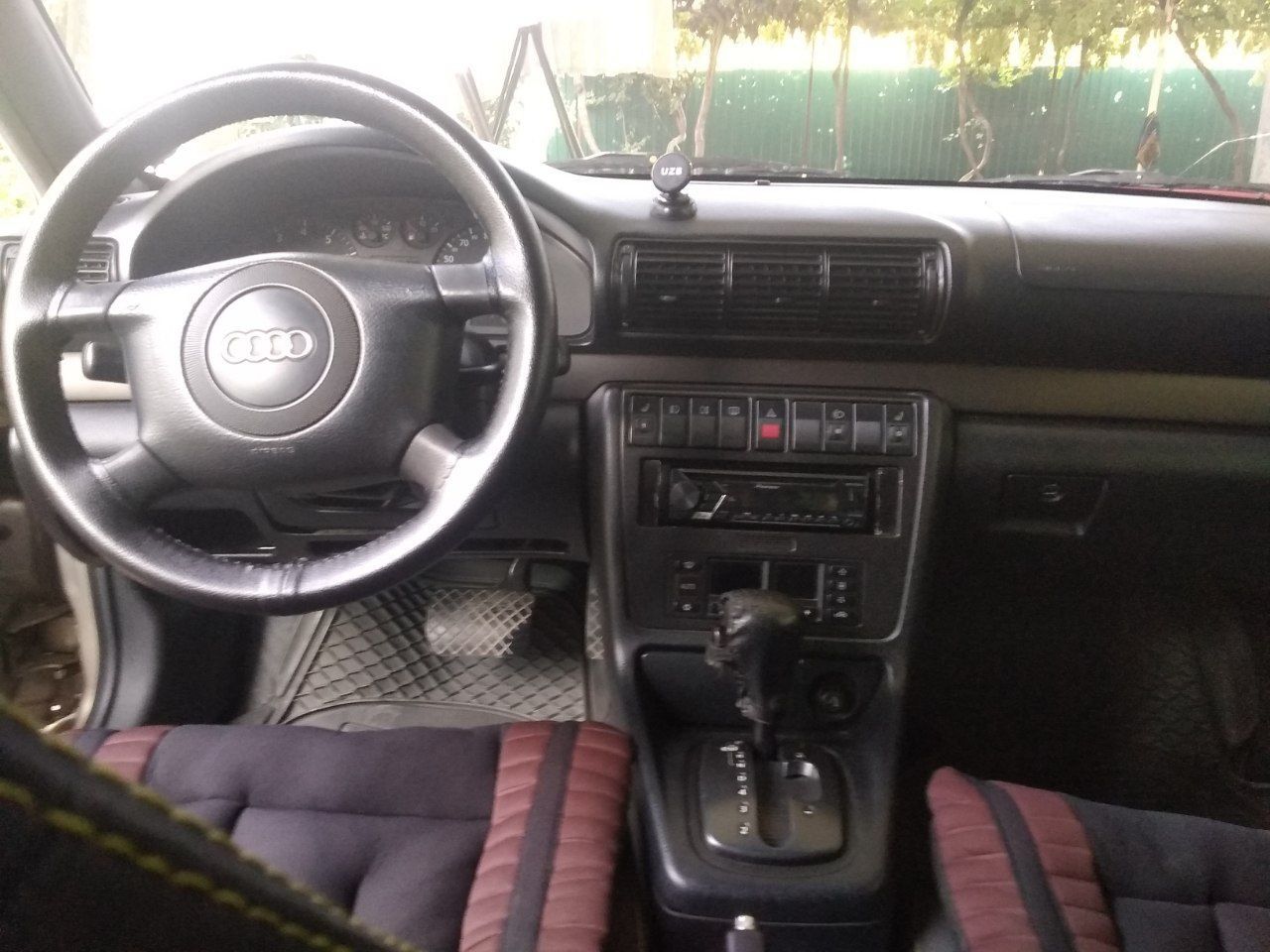 Audi  A4 1998 Srochno