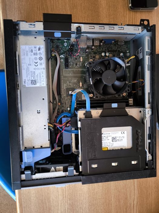 Calculator Dell + monitor LCD  LG 19. descrierea în anunț