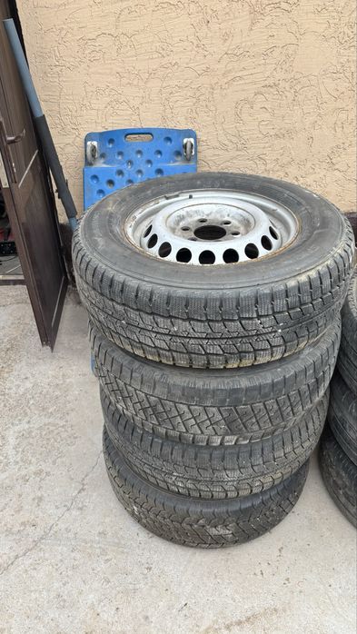 Шина 235/65. 16С