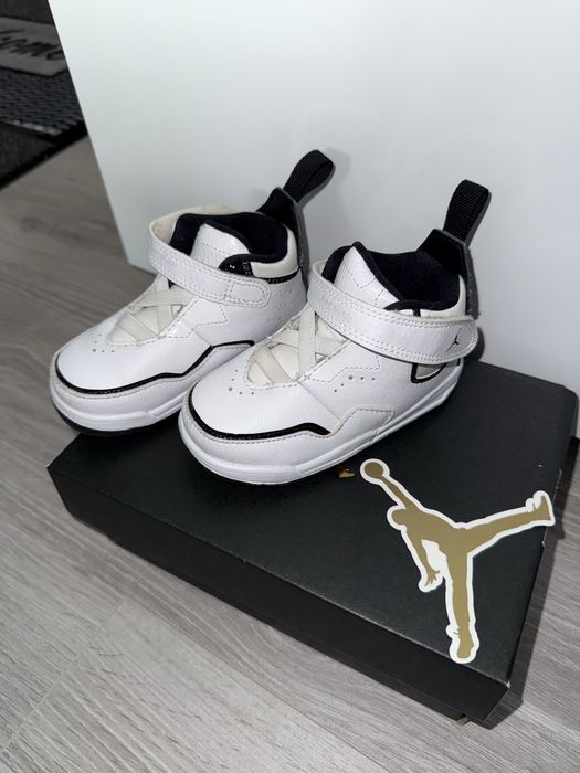 Sneakers Jordan courtside , unisex , 22 posibil potriviti la 21