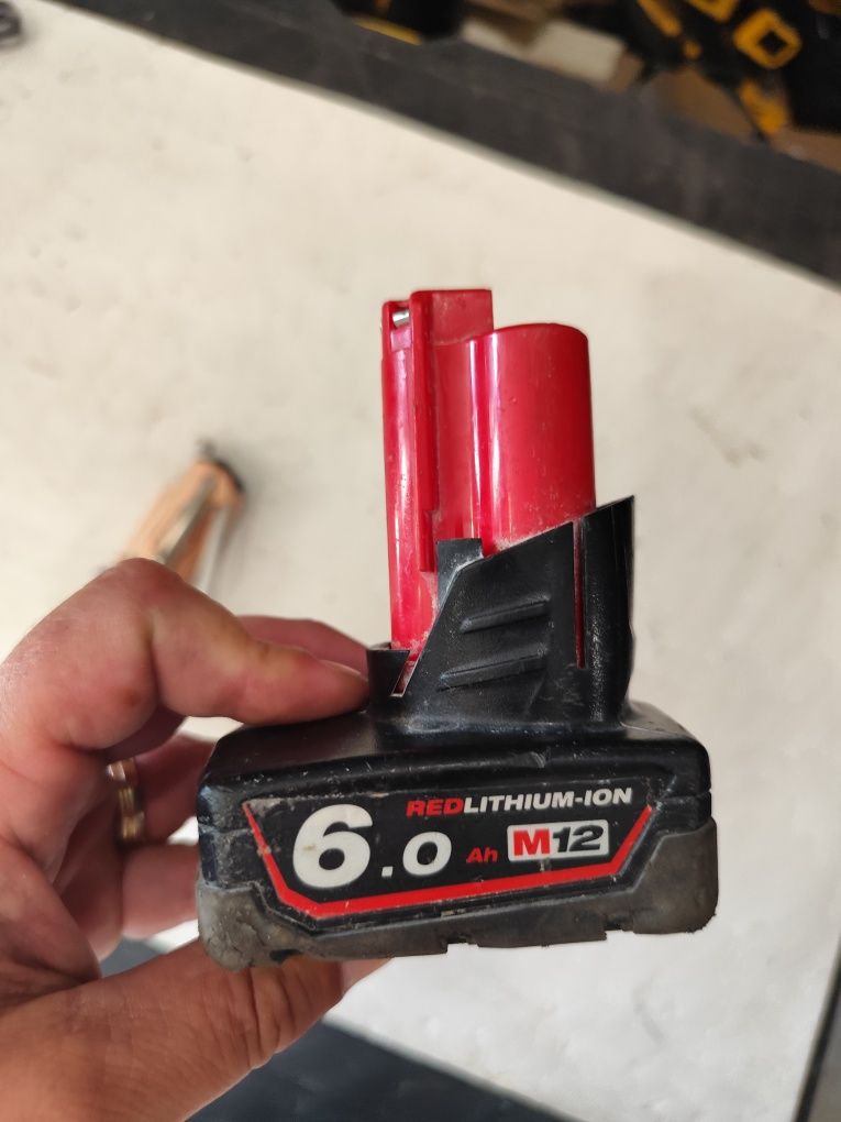 Батерия Милуоки 12 волта 6 амперачаса Milwaukee M12 B6
