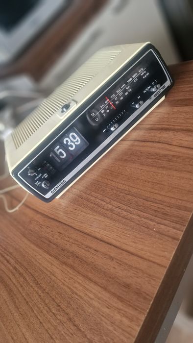 Radio Siemens cu ceas flip mecsnic,ca nou