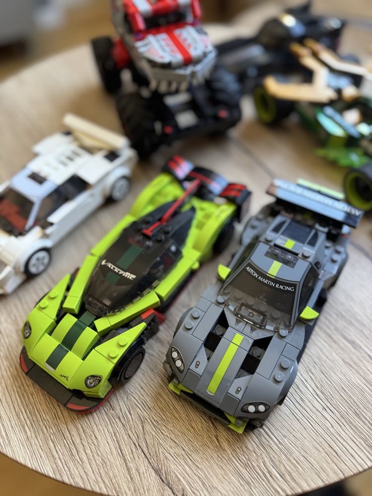 Продавам колекция от 6 колички LEGO