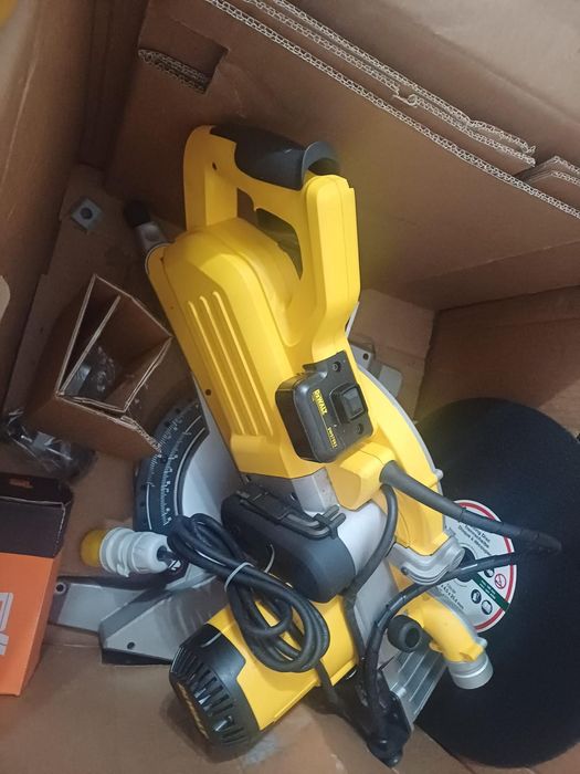 Ferăstrău circular Dewalt DWS 778 și circular de mâna