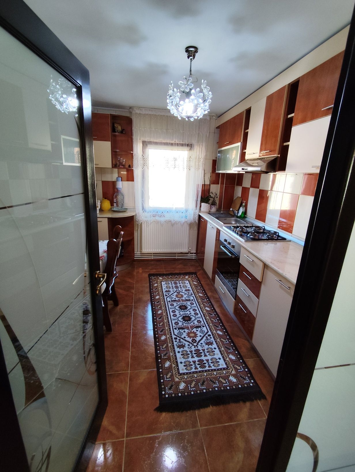 Apartament de vânzare cu 3 camere decomandat