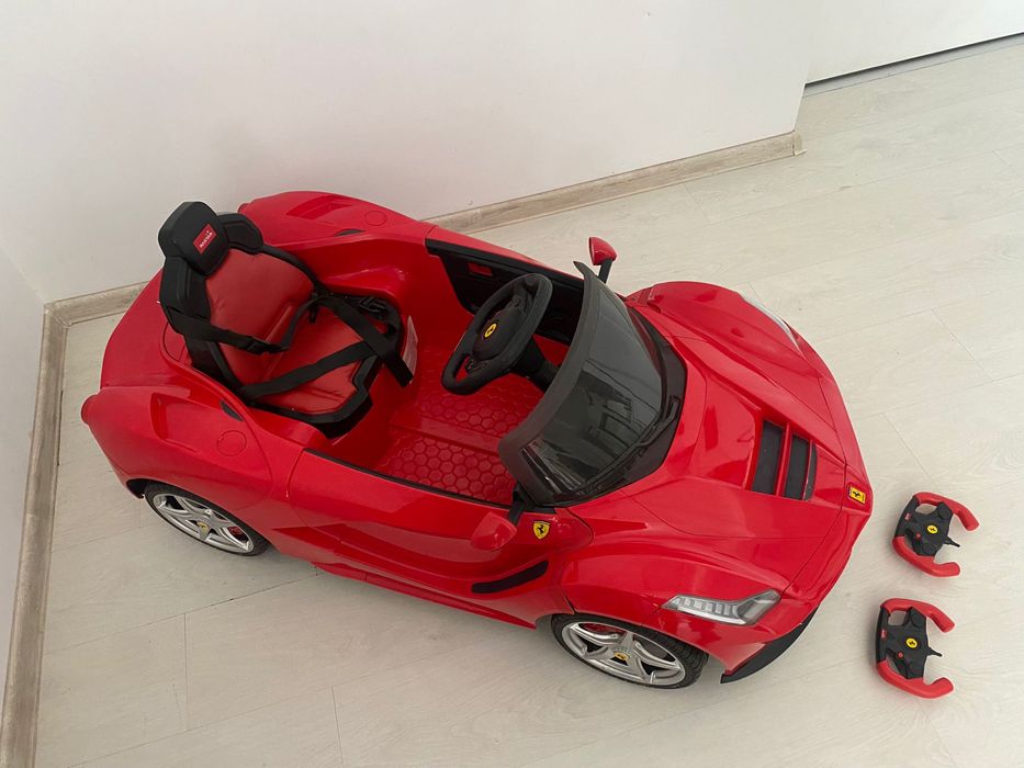 Mașinuța Ferrari cu telecomanda