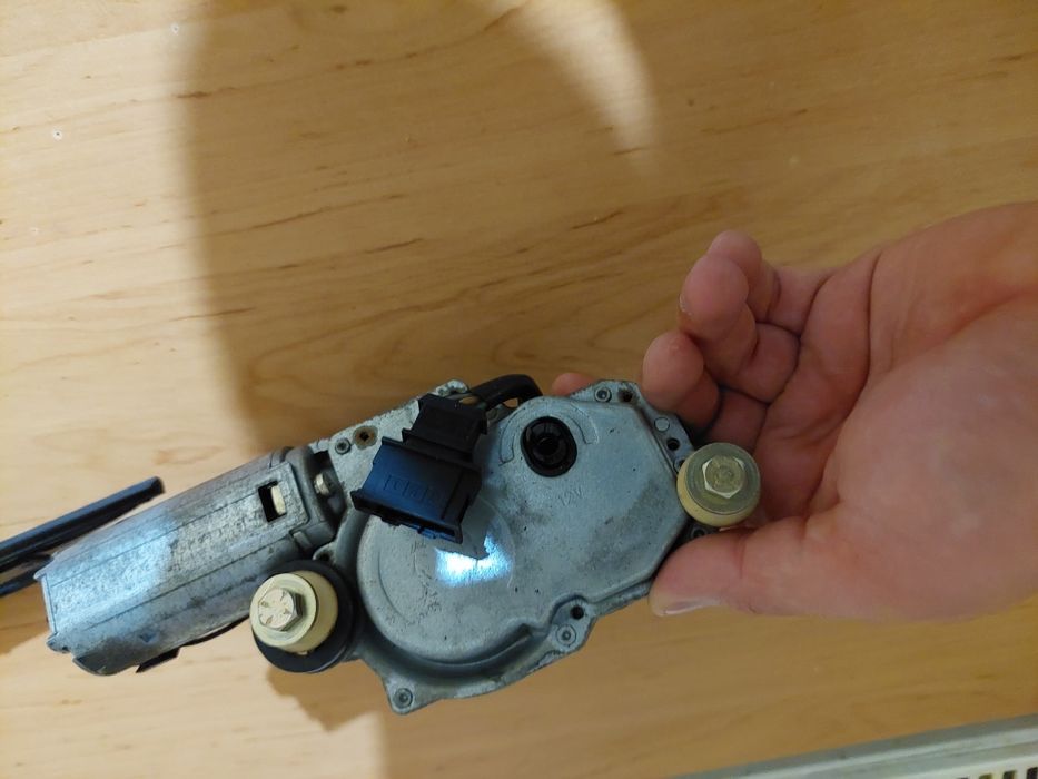 Моторче задна чистачка голф 3