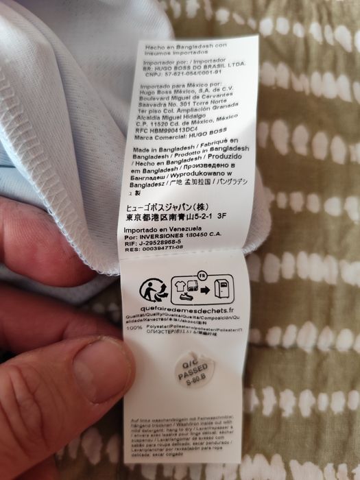 Acesta este un tricou polo Hugo x Visa Cash App Red Bull F1 2025