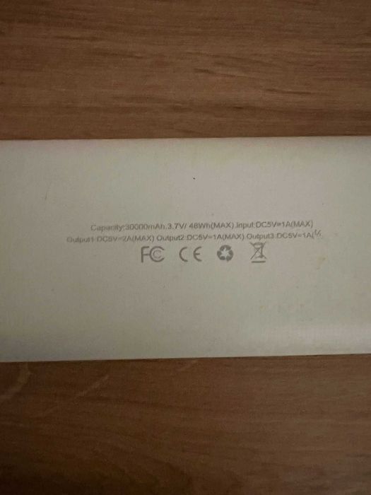 Baterie externa 30000mAh, 3 porturi incarcare, lanterna, culoare alb