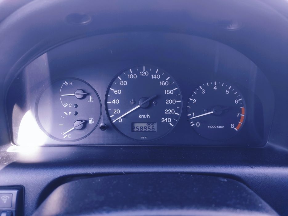Mazda 626 1.8I ГИ комби с климатик и нов акумулатор