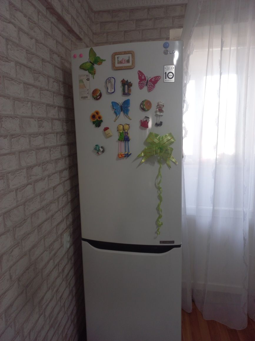 Холодильник LG. Почти новый.