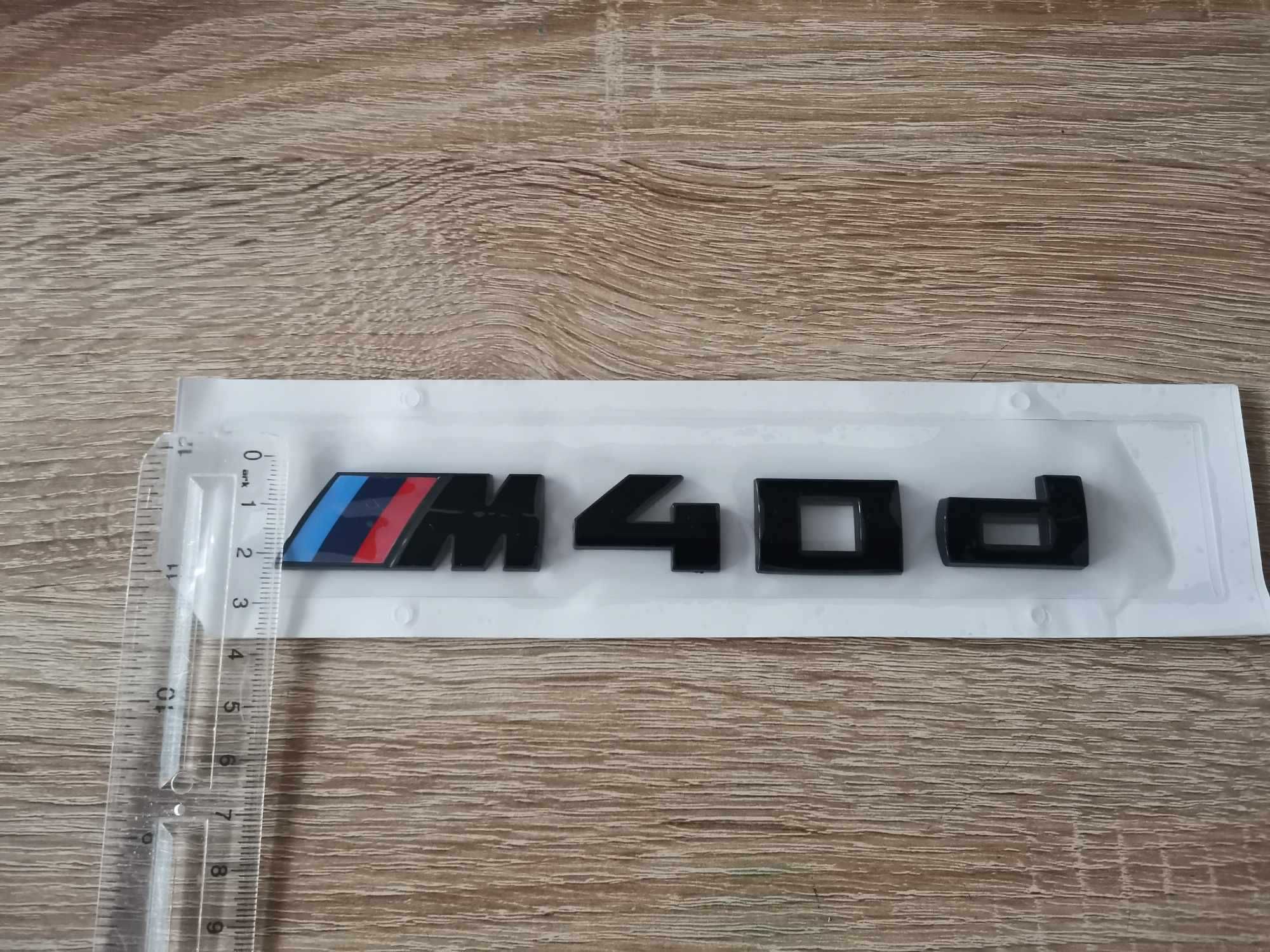 черна емблема BMW M40d малък размер