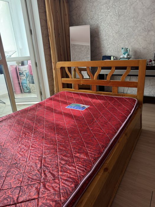 Кровать без матраса