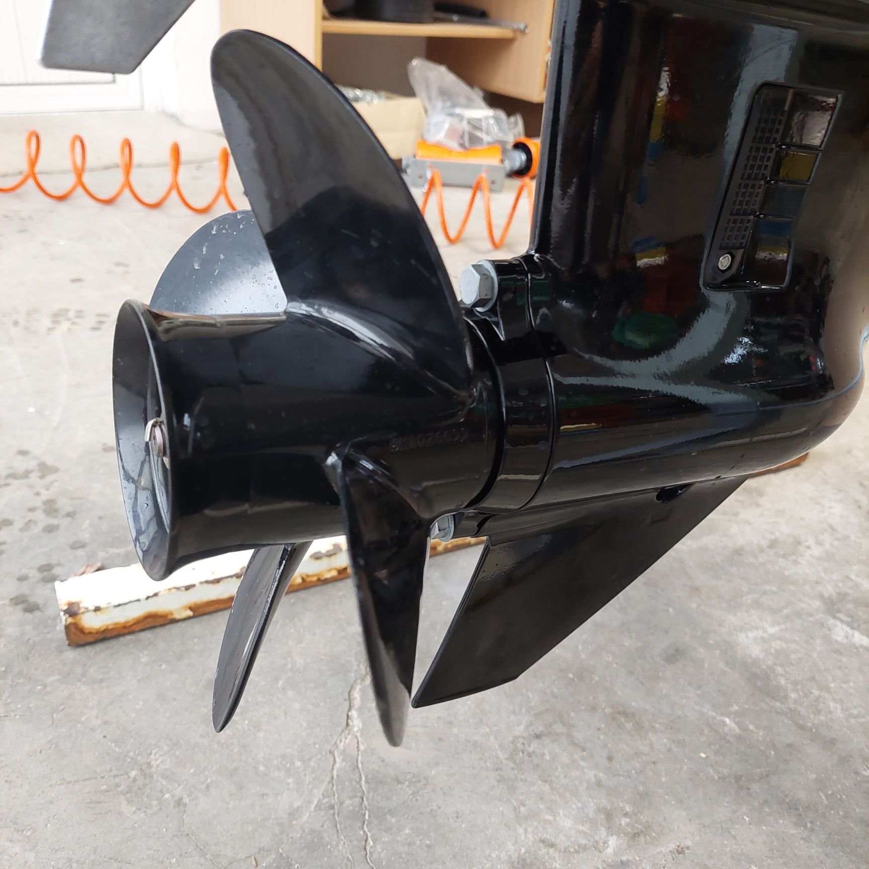 Двигател за лодка Mercury F25MH EFI къс ботуш със зарядно 12V