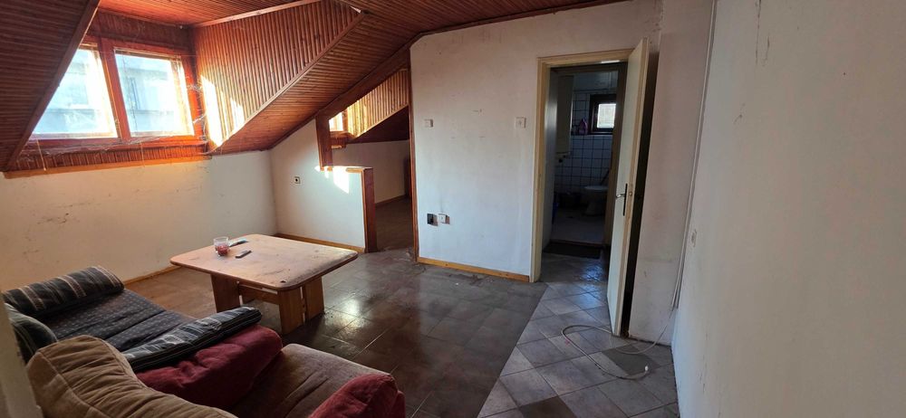 Продава се мансарда / ателие в идеален център на Пазарджик – 47,000 €