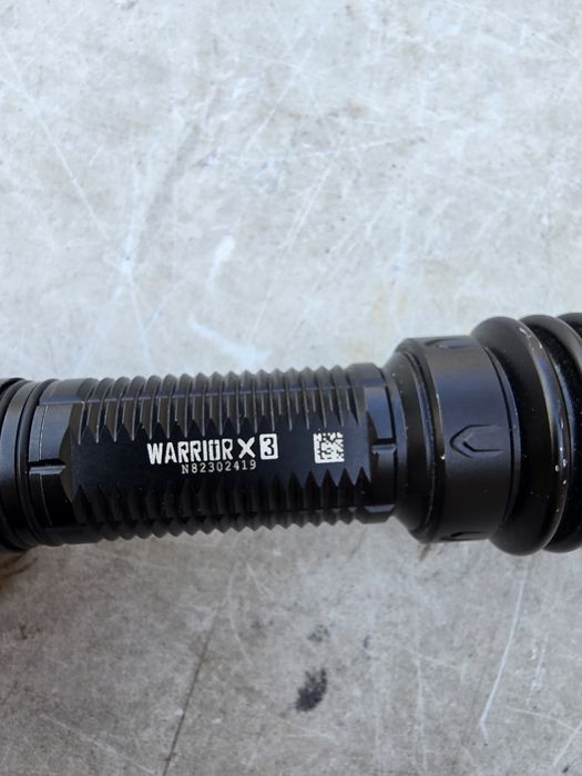 Lanterna Olight warrior x3