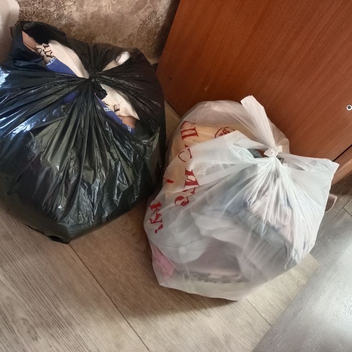 Отдам жарым вещи на мальчика и на девочку
