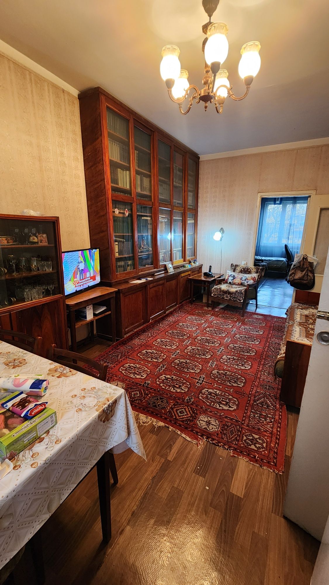 Срочно продаётся Чиланзар Ц квартал 3х комнатная. Ч мебелью и Техника