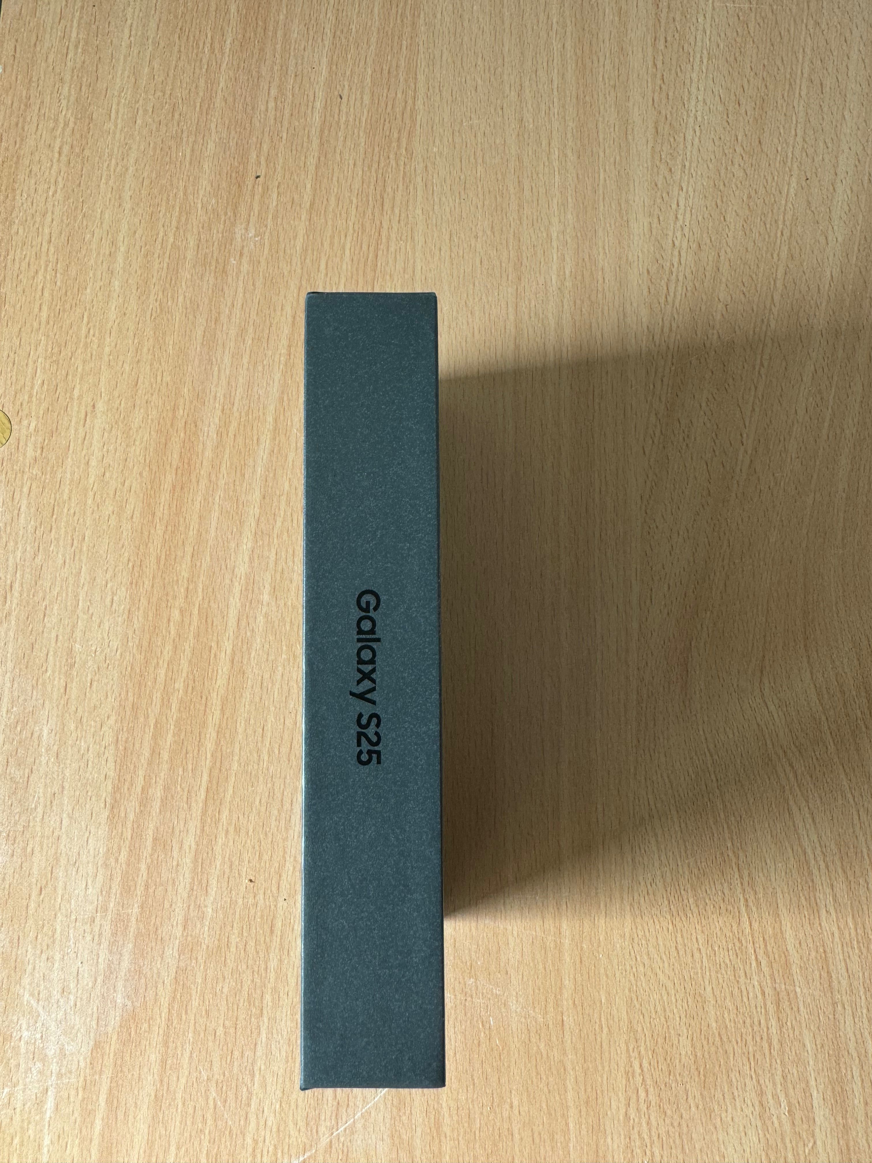Vand Samsung Galaxy S25 5G 256gb , libere de retea ,