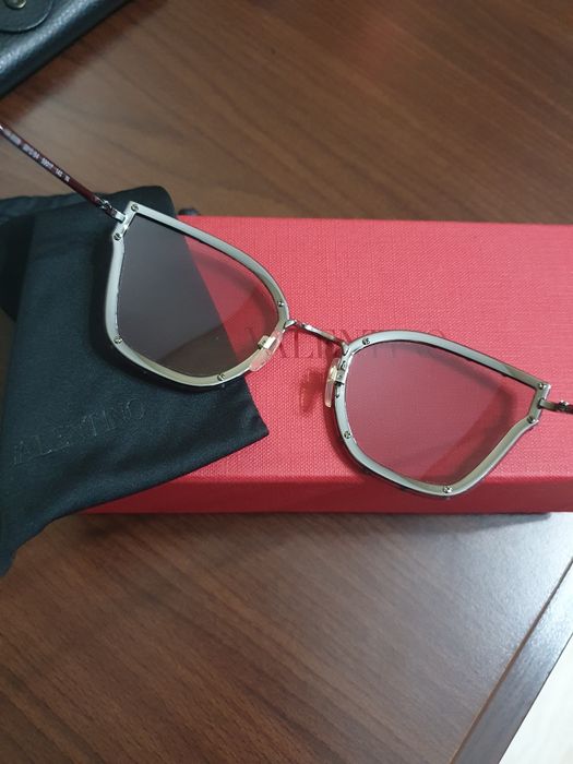 Vand ochelari de soare Valentino