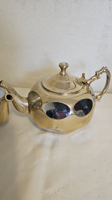 2 ceainice aurite,made in Korea.