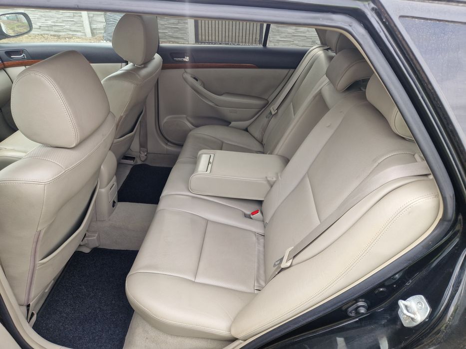 Dezmembrez Toyota Avensis T25 2.2 Dcat 177 cp