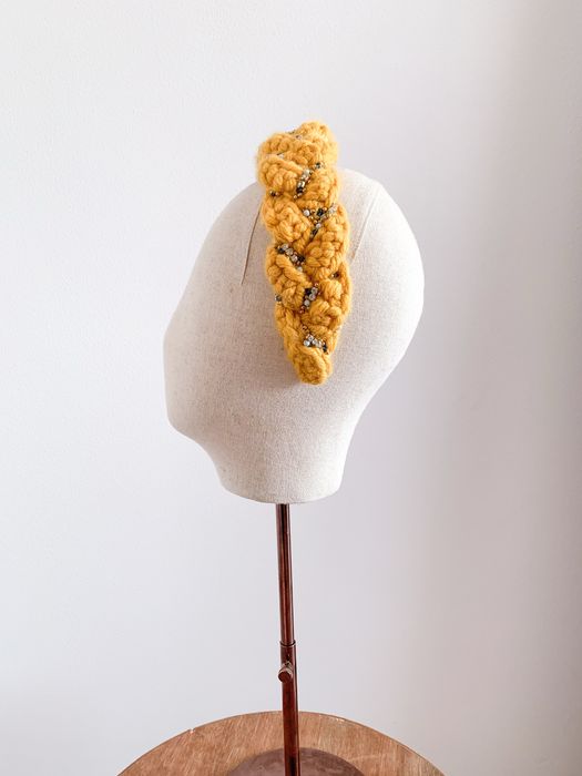 Coronita crosetata manual cu perle Swarovski, model unicat