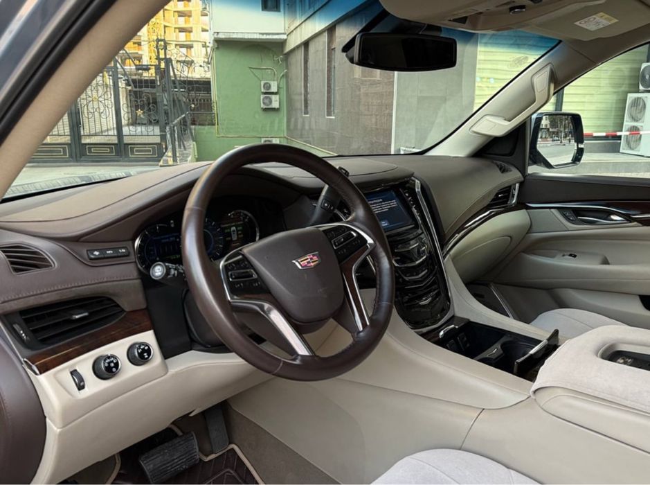 Cadillac Escalade Long