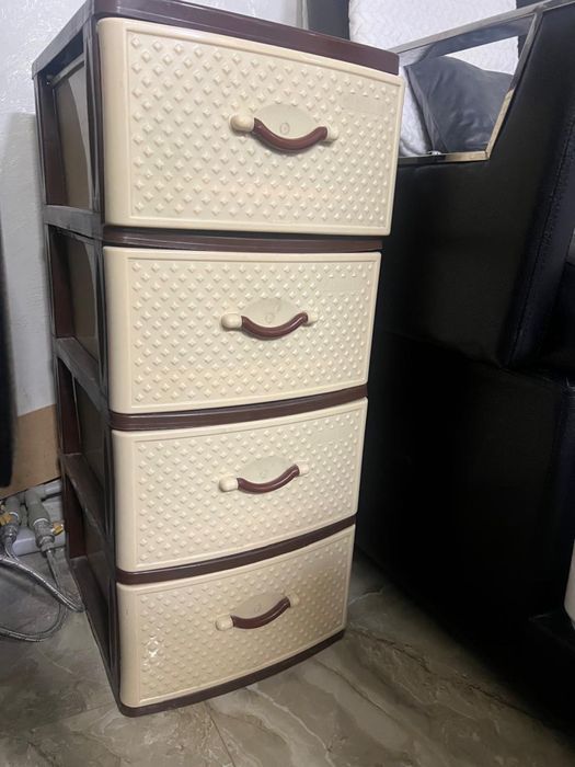 Продам пластикрвый шкаф