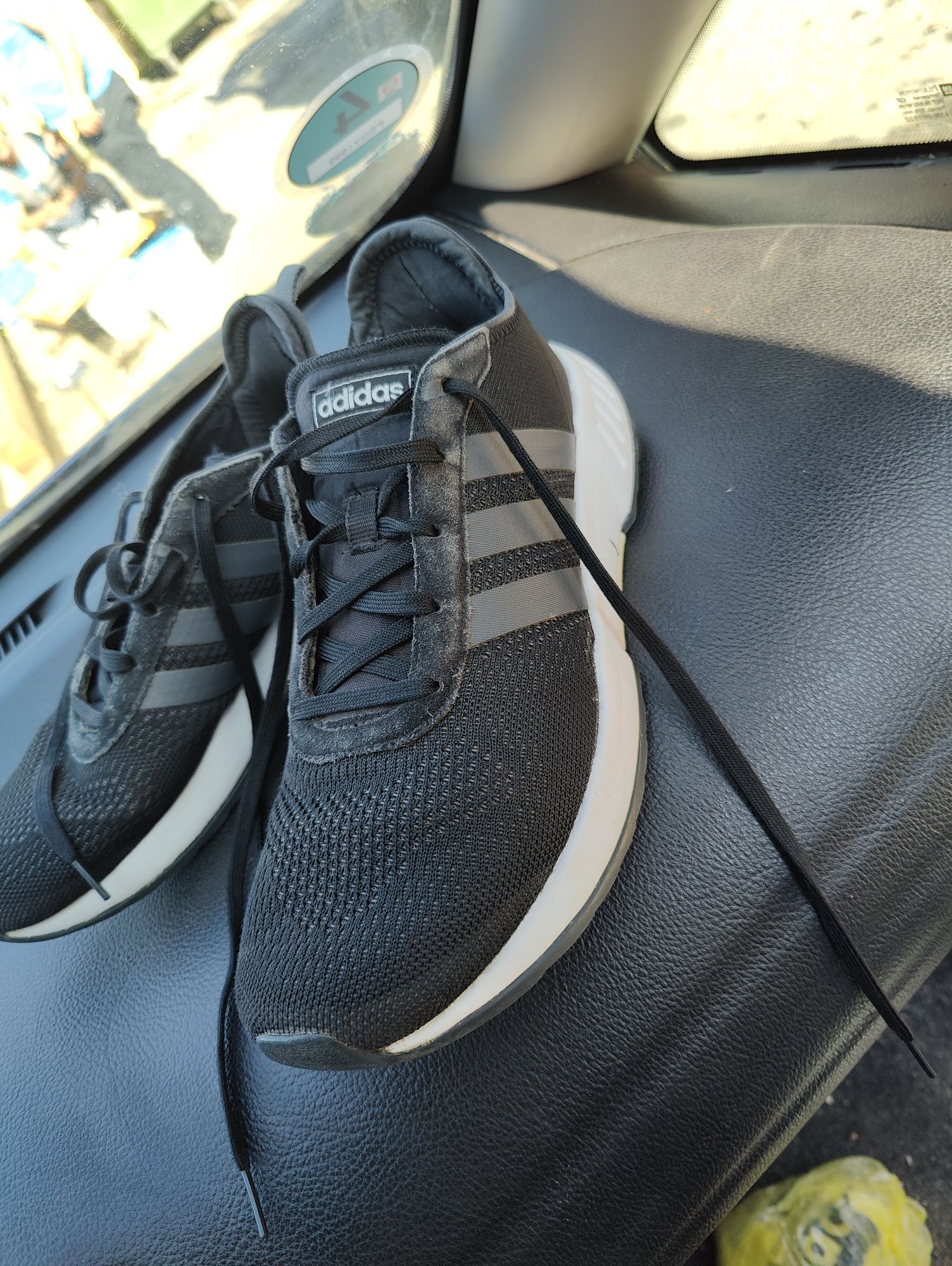 Adidași folosiți