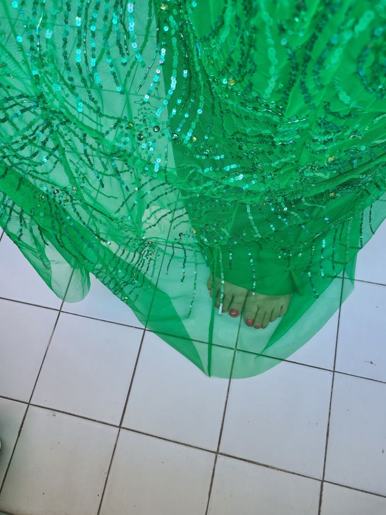 Официална рокля в зелено