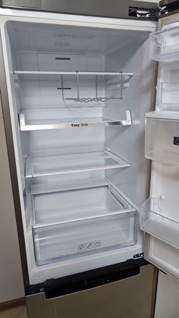 Хладилник с фризер Samsung RB33J3830SA