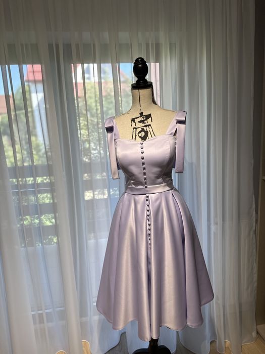 Rochie, purtată o dată, 390 lei