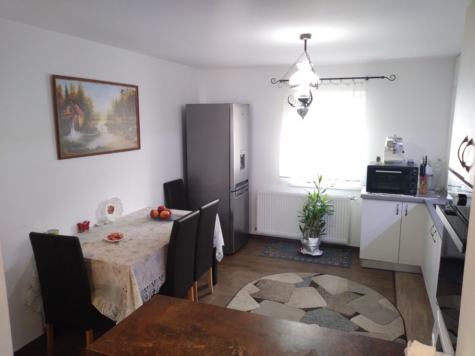 Vând apartament cu 3 camere