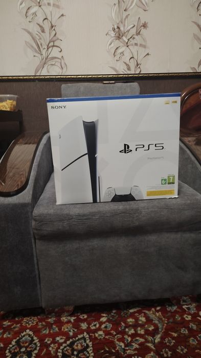 PS 5 slim новая в упоковке. С гарантией.