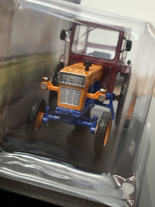 Macheta Tractor UTB 650 cu motor Universal 650