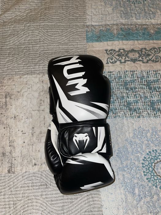 Manuși de box Venum Challenger 3.0