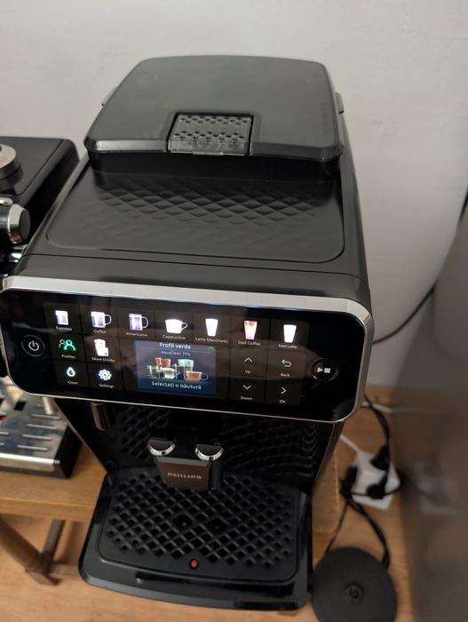 Espressor automat Philips seria 5500, LatteGo ,20 bauturi,ecran tactil