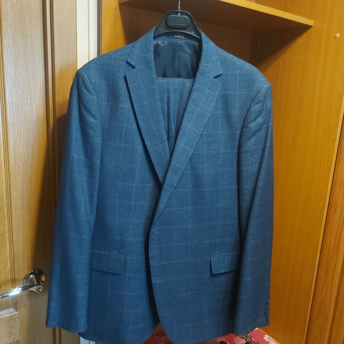 Продам костюмы в отличном состояний одивал пару раз