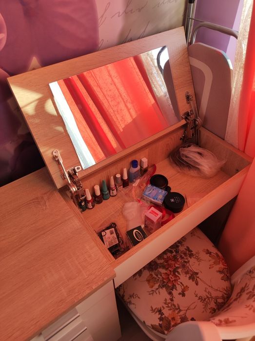 ТОАЛЕТКА  с четири чекмеджета 90/42/82h