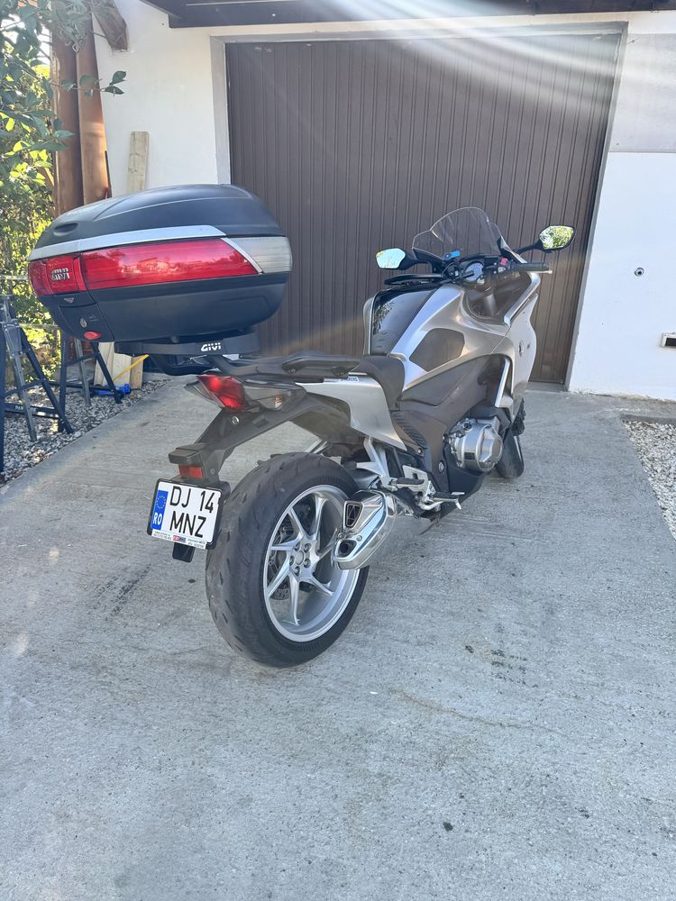 Vand Honda Vfr1200fd dct automata