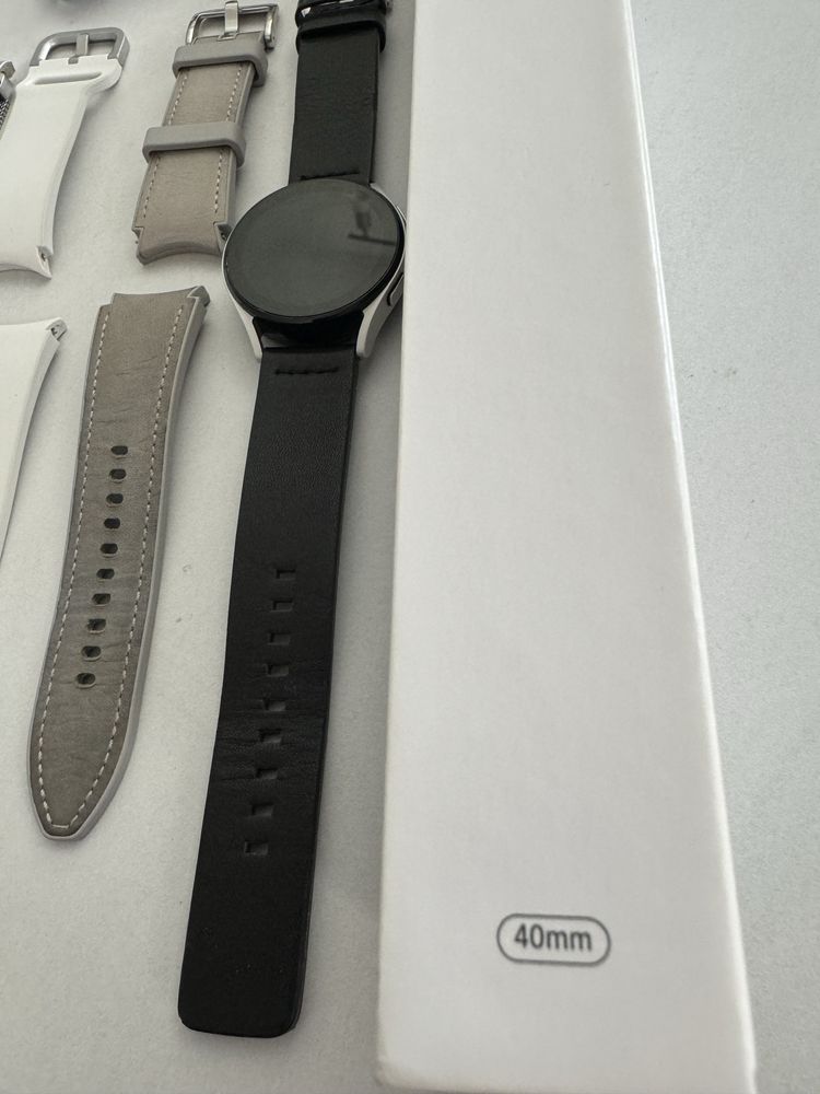 Smartwatch Samsung watch 4 40!mm impecabil!+ 3 curele schimb