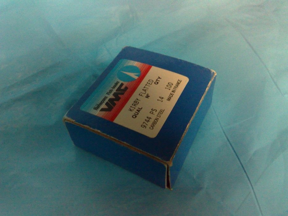 100 Carlige pescuit VMC carbon + 2 role fir, 3 Mulinete vintage