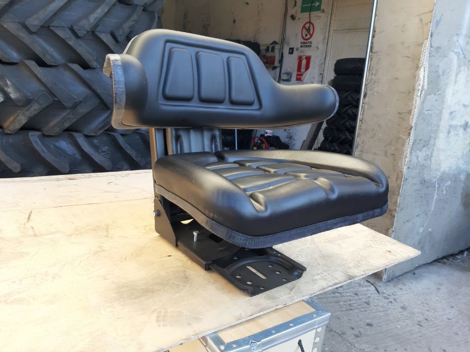 NOU Scaun de U-650 cu amortizor impermeabil triplureglaj