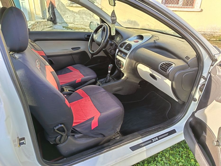 Peugeot 206, motor 1,4 benzină.