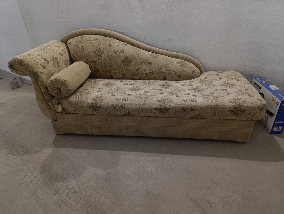 Разтегателен диван, тип "лежанка"