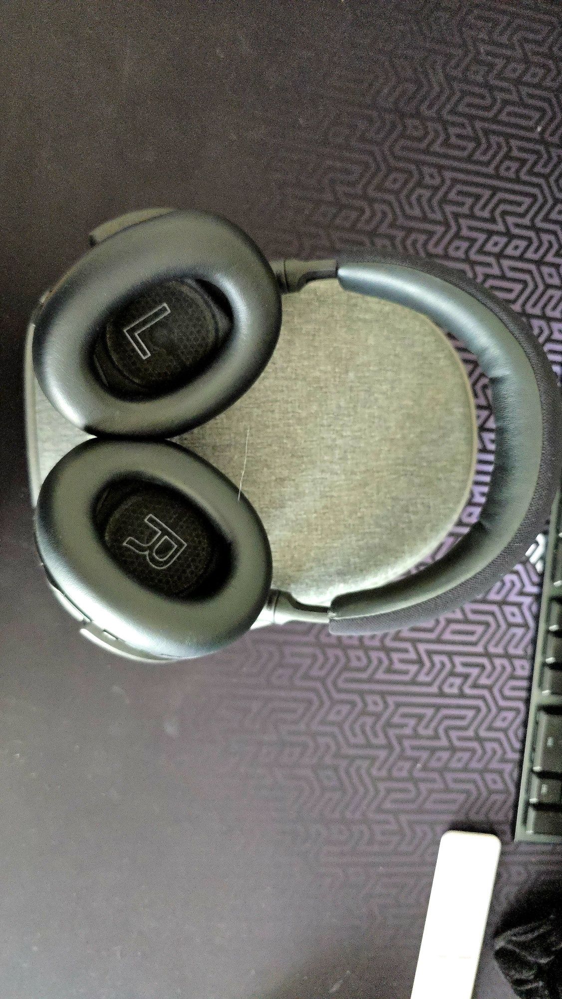 Bowers & Wilkins PX7