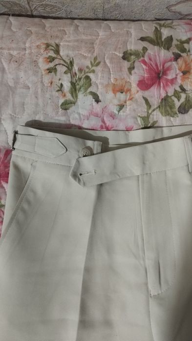 Белые брюки      .